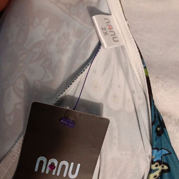 Nanu Paisley V-Neck Top - Picture 6 of 7